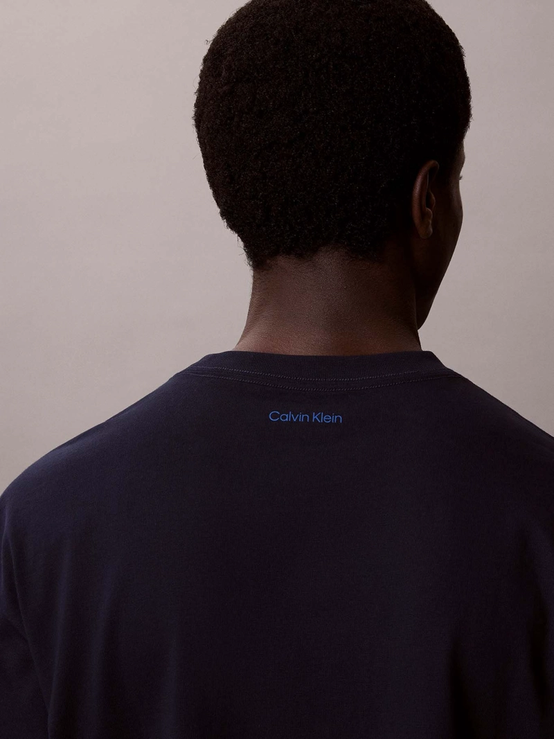 POLERA CON GRAFICO DE EMBLEMA - 6