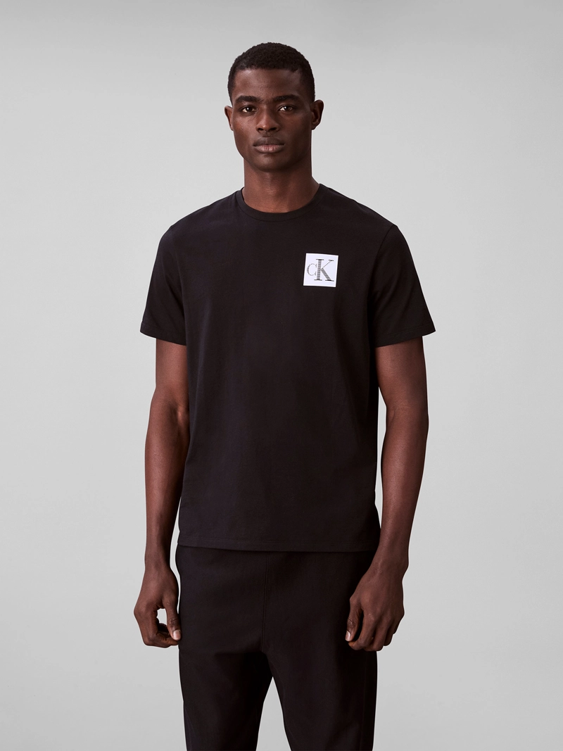 POLERA CON MONOGRAMA GRADIENTE - 1