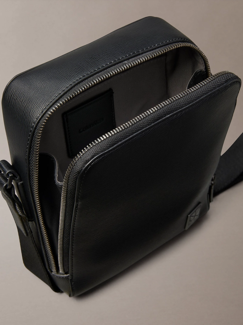 BOLSO REPORTER CON EMBLEMA METALICO - 3