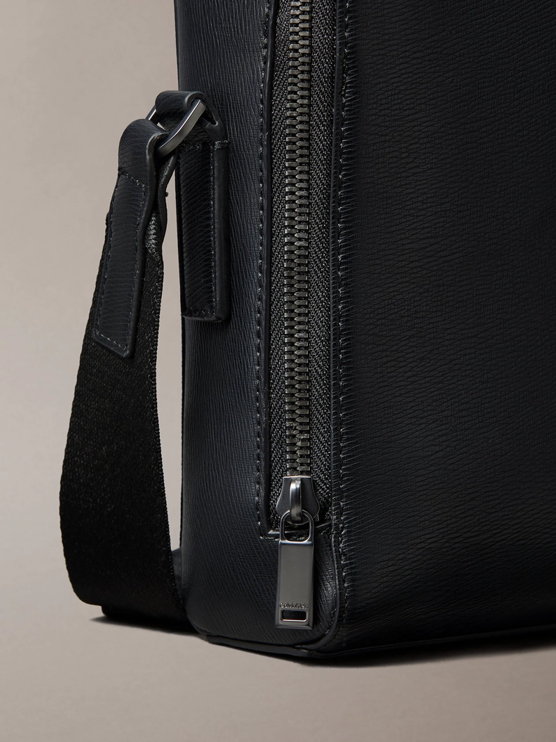 BOLSO REPORTER CON EMBLEMA METALICO - 4