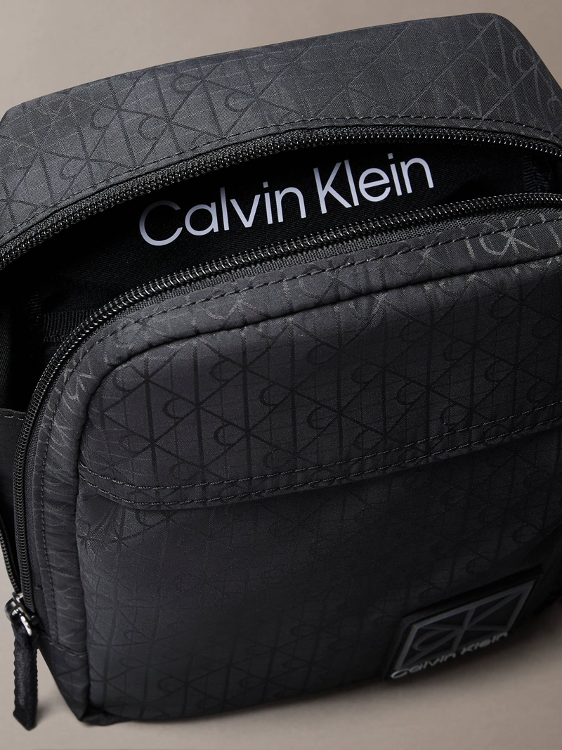 BOLSO REPORTER CON ESTAMPADO DE EMBLEMA - 3