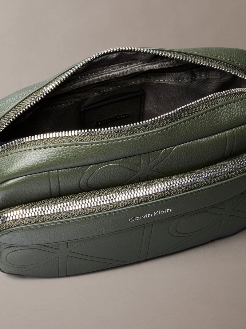 BOLSO CAMERA CON TEXTURA DE EMBLEMA - 3