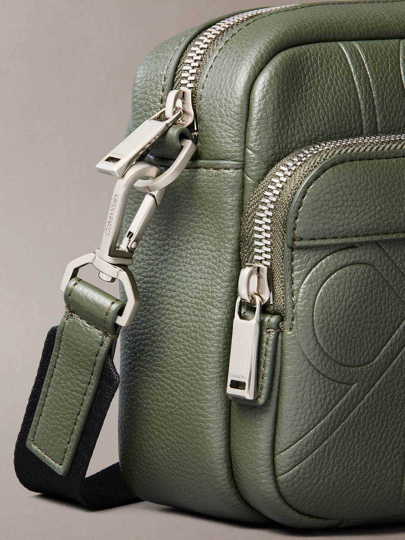 BOLSO CAMERA CON TEXTURA DE EMBLEMA - 4