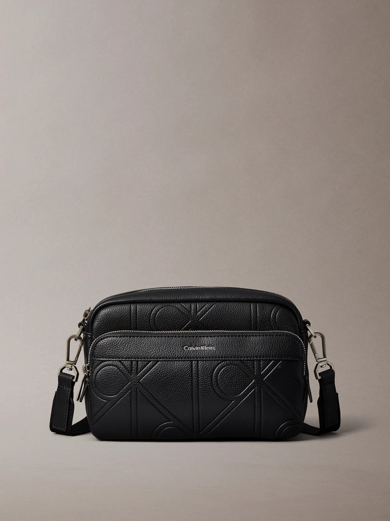 BOLSO CAMERA CON TEXTURA DE EMBLEMA - 1