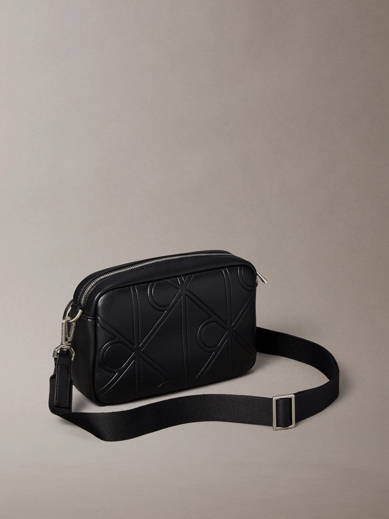 BOLSO CAMERA CON TEXTURA DE EMBLEMA - 2