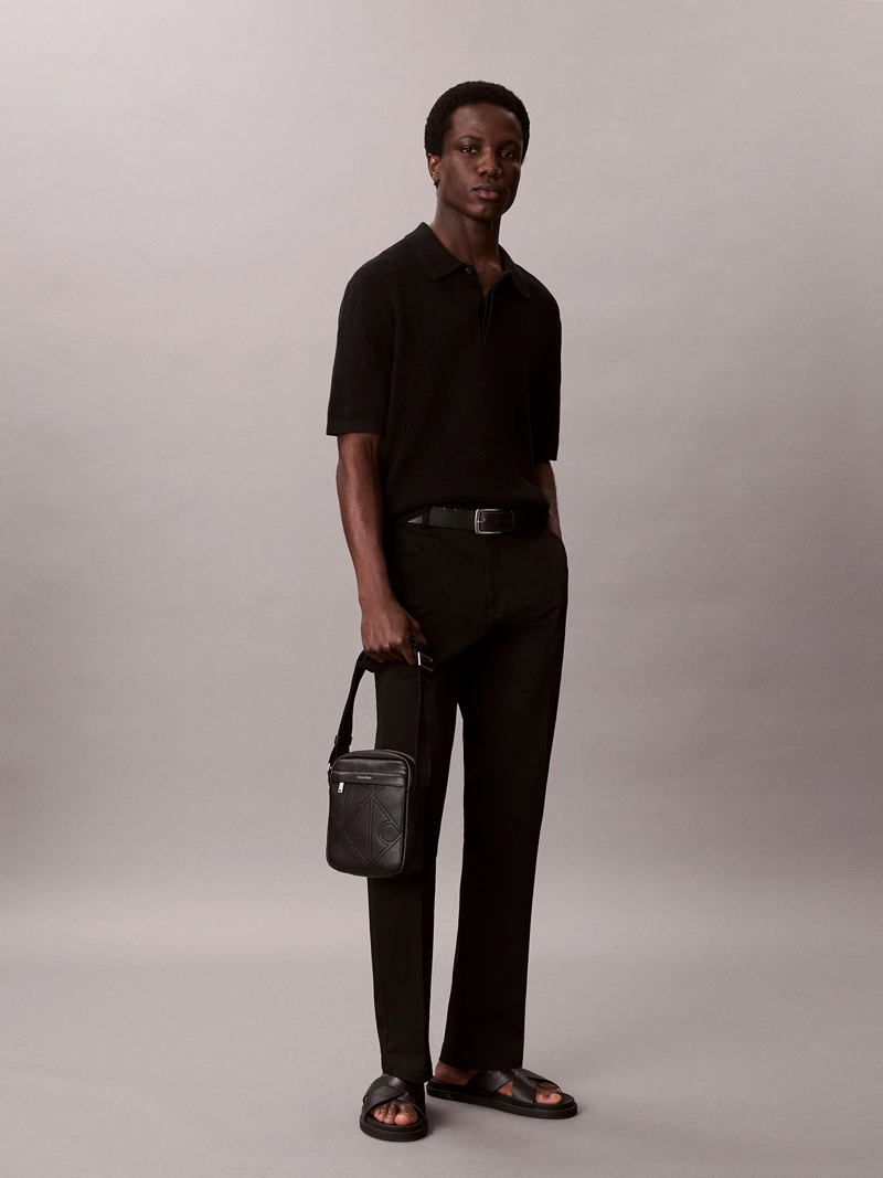 BOLSO REPORTER CON TEXTURA INTEGRAL DE EMBLEMA - 5