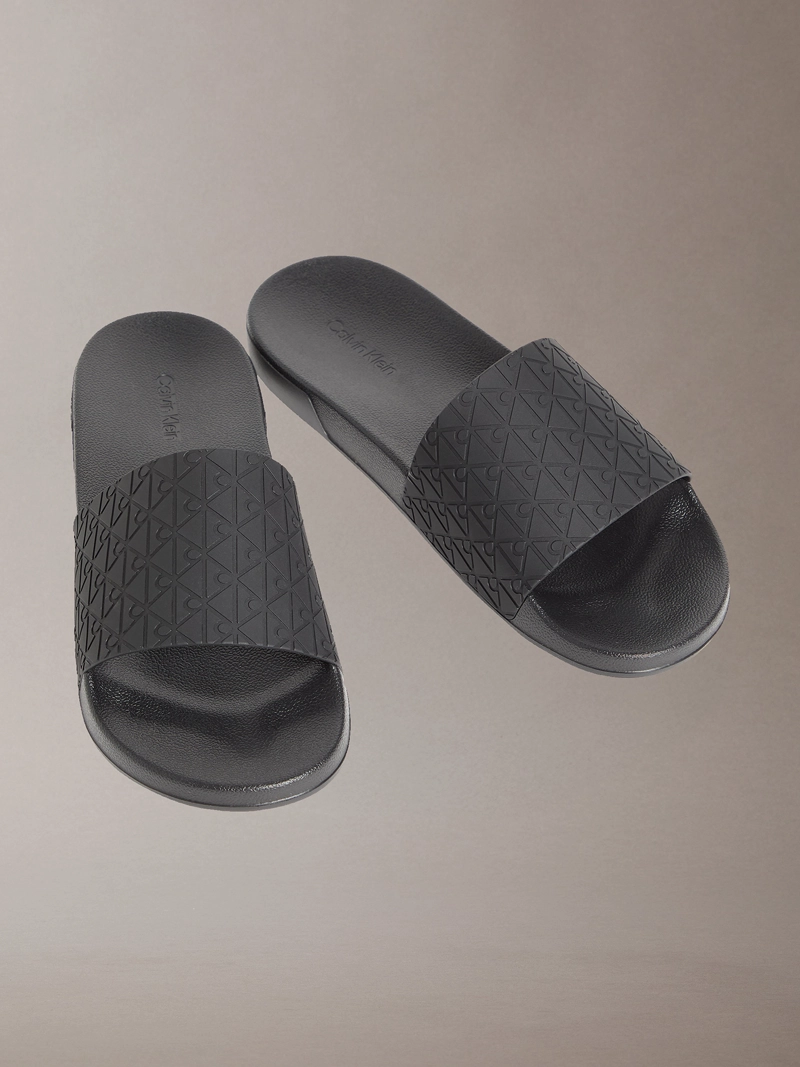 SANDALIAS ESSENTIAL CON ESTAMPADO DE EMBLEMA - 1