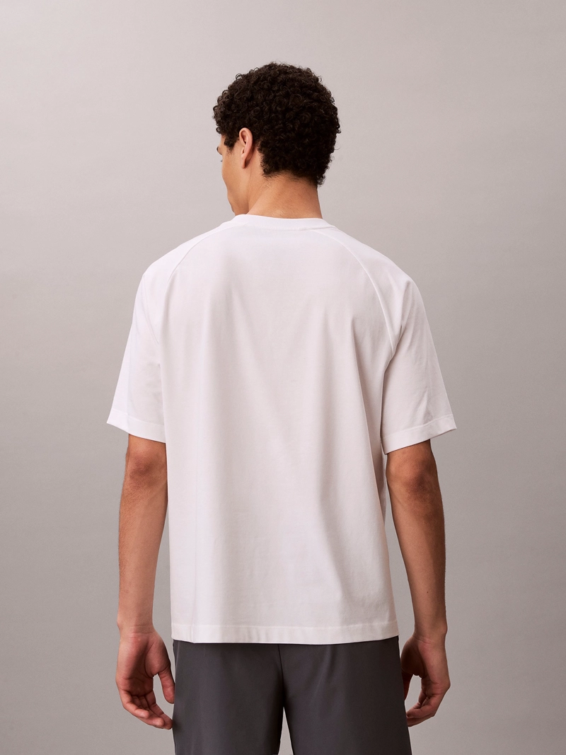 POLERA DEPORTIVA CON GRAFICO DE LOGO VERTICAL - 3