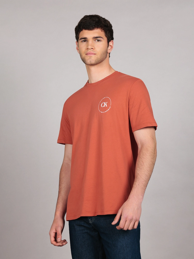 POLERA CON LOGO GRAFICO - 1