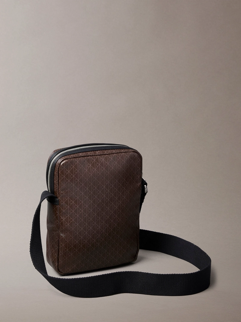BOLSO REPORTER SLIM CON ESTAMPADO DE EMBLEMA - 2