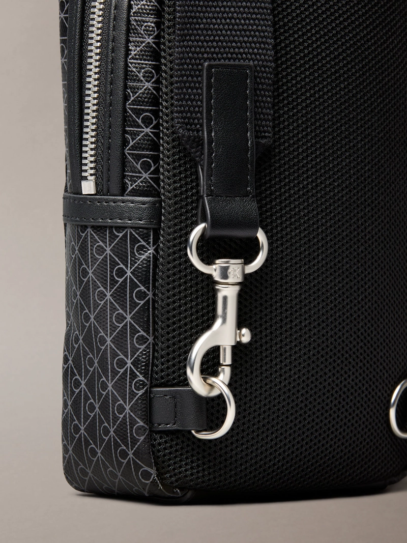 BOLSO CRUZADO CUADRADO CON ESTAMPADO DE EMBLEMA - 4