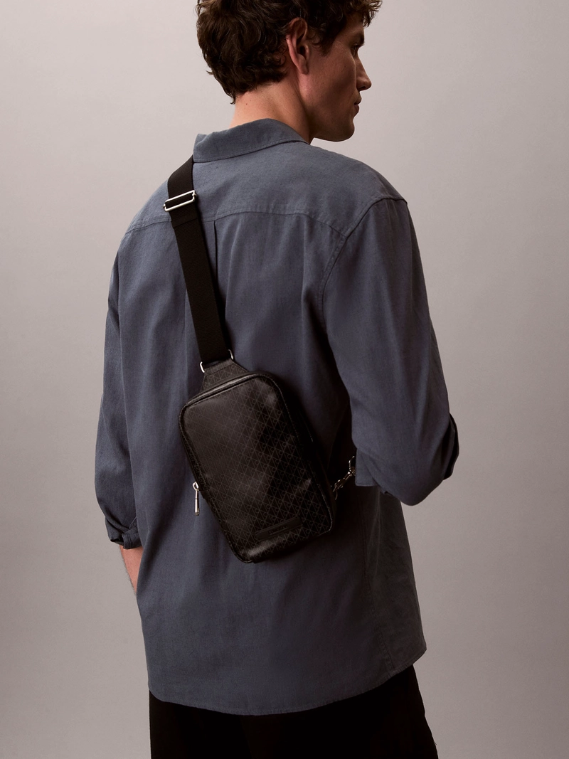 BOLSO CRUZADO CUADRADO CON ESTAMPADO DE EMBLEMA - 5