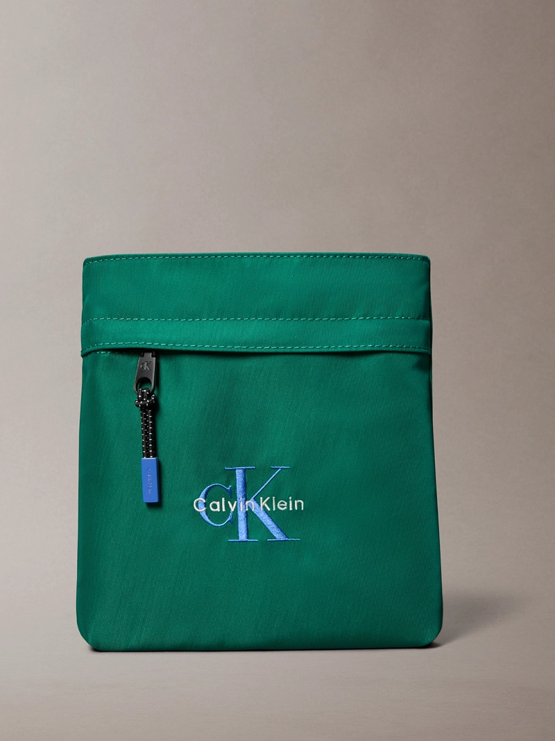 BOLSO PLANO DE NAILON CON MONOGRAMA - 1