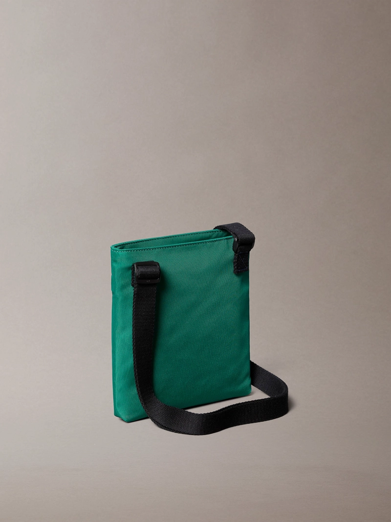 BOLSO PLANO DE NAILON CON MONOGRAMA - 2