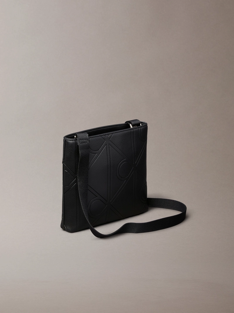 BOLSO PLANO SLIM CON ESTAMPADO DE EMBLEMA - 2