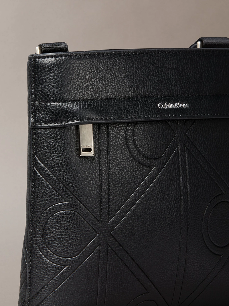 BOLSO PLANO SLIM CON ESTAMPADO DE EMBLEMA - 4