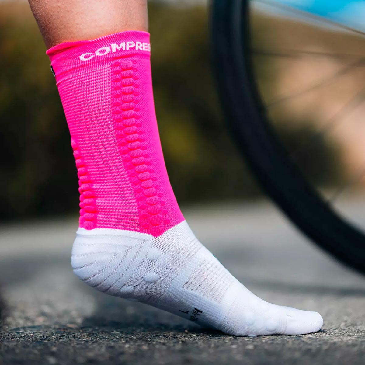 CALCETÍN UNISEX COMPRESSPORT OI24 C PRO RACING SOCKS V4.0 BIKE ROSADO - 4