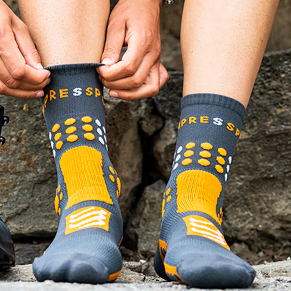 CALCETÍN UNISEX COMPRESSPORT OI24 C TREKKING GREY - 3