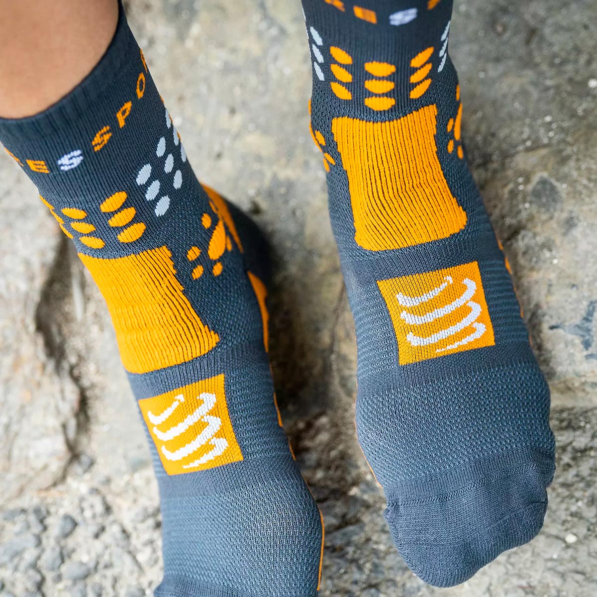 CALCETÍN UNISEX COMPRESSPORT OI24 C TREKKING GREY - 4