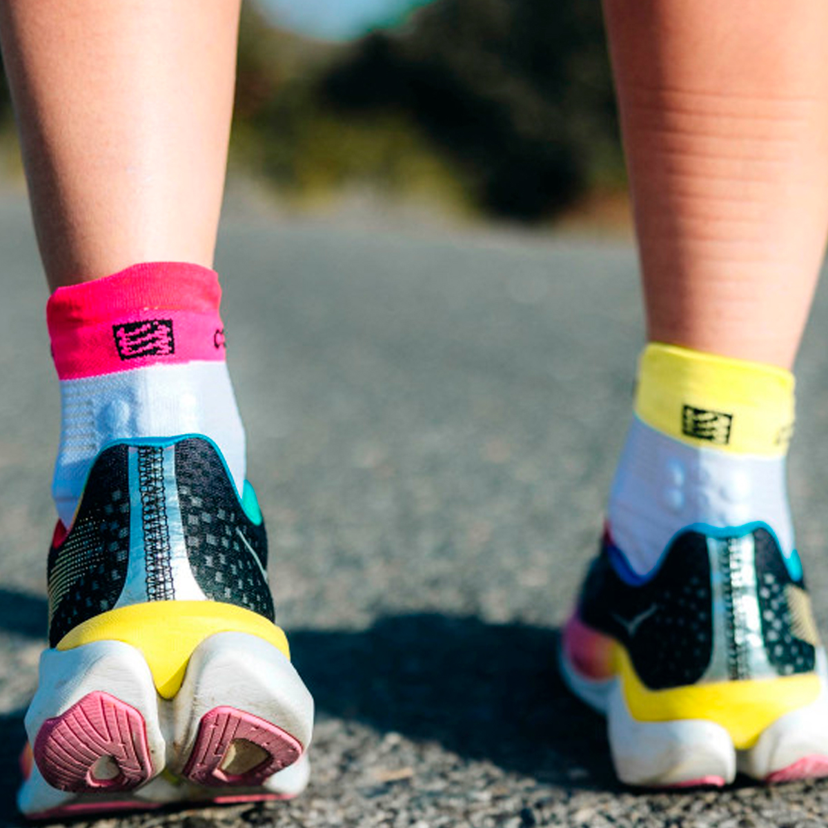 CALCETÍN UNISEX COMPRESSPORT PRO RACING V4.0 RUN LOW BLANCO - 3