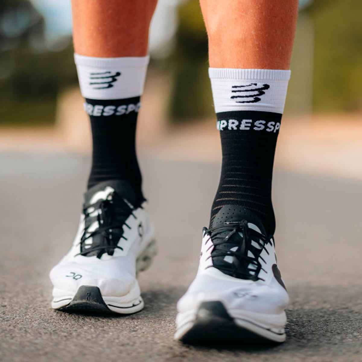 CALCETÍN UNISEX COMPRESSPORT MID COMPRESSION V2.0 NEGRO - 3