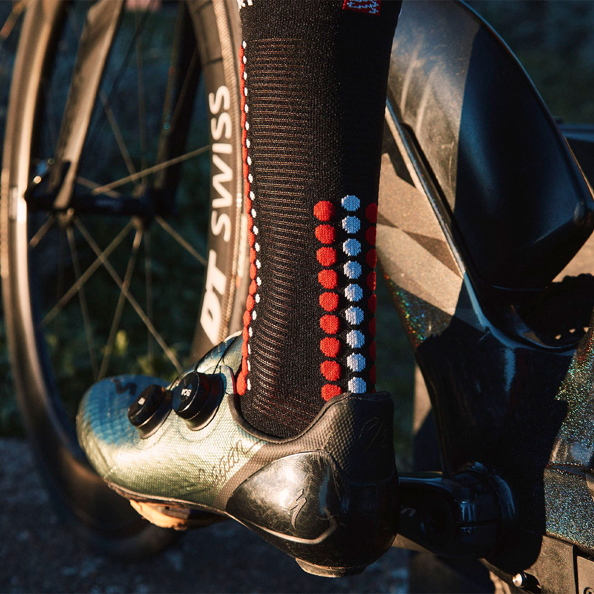 CALCETÍN UNISEX COMPRESSPORT PRO RACING V4.0 BIKE BLACKK - 2