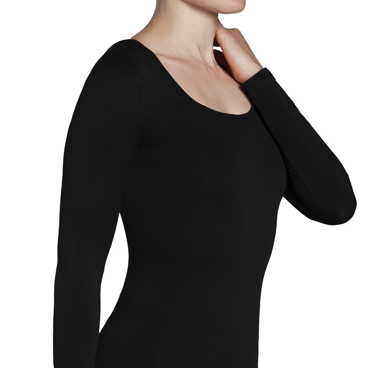 MONARCH - POLERA MANGA LARGA ESCOTE CUADRADO NEGRO - 2