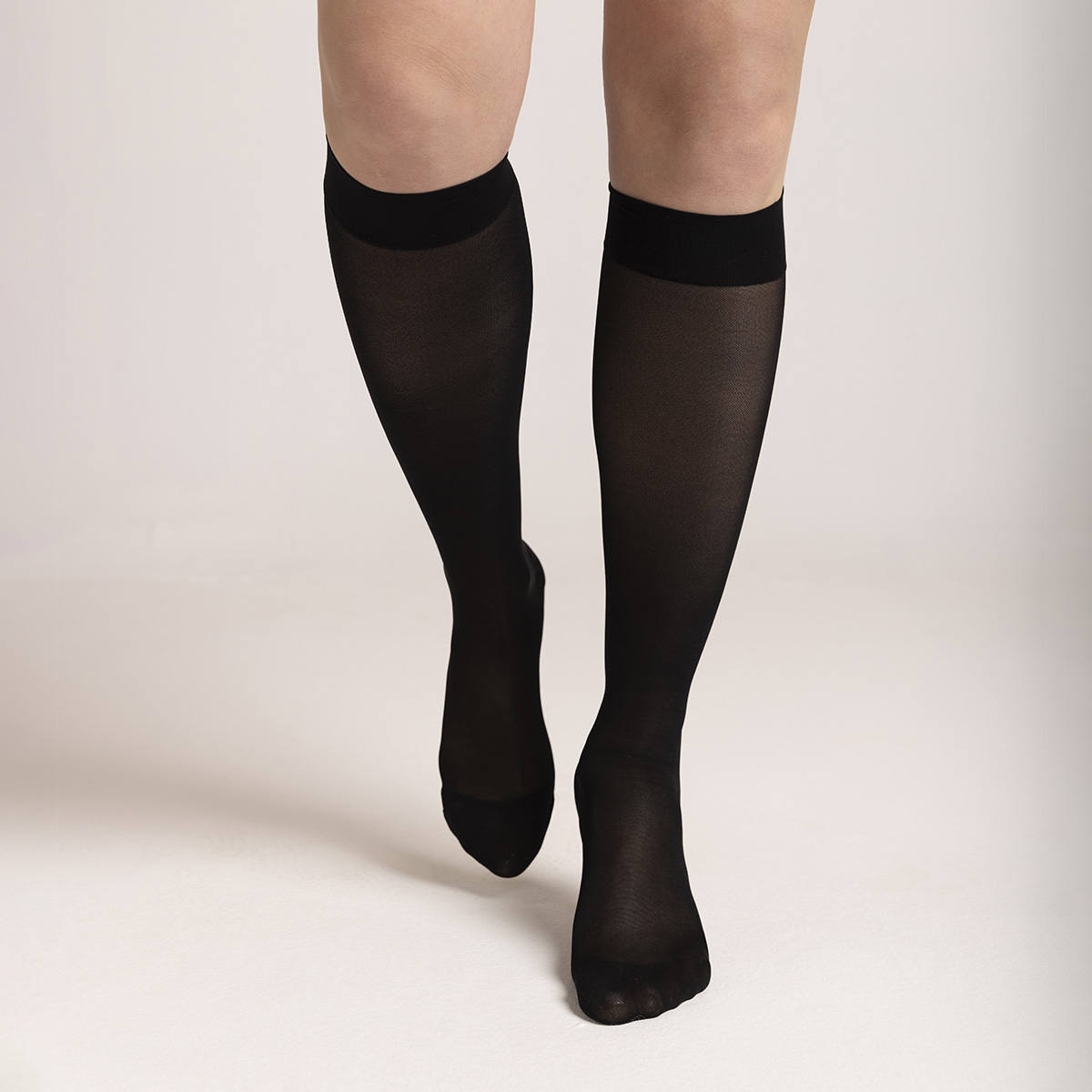 MINIMEDIA MEDICAL 140 DENIER EN COLOR NEGRO MONARCH - 2