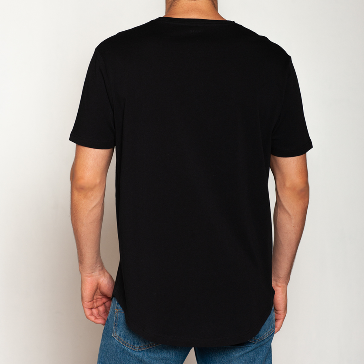 POLERA ALGODÓN REGULAR FIT EN COLOR NEGRO TAIS - 2