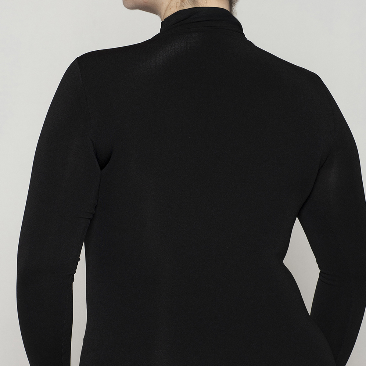 BEATLE ESENCIAL LISO EN COLOR NEGRO MONARCH - 6