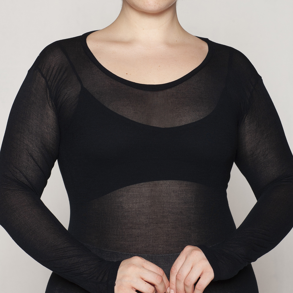 POLERA SKIN TOP ESCOTE REDONDO EN COLOR NEGRO LASST - 4