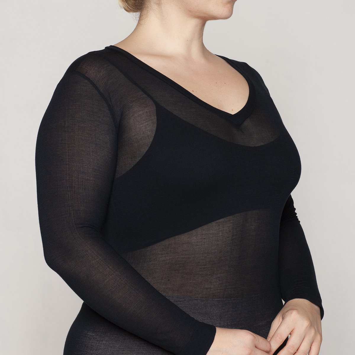 POLERA SKIN TOP ESCOTE V EN COLOR NEGRO LASST - 4