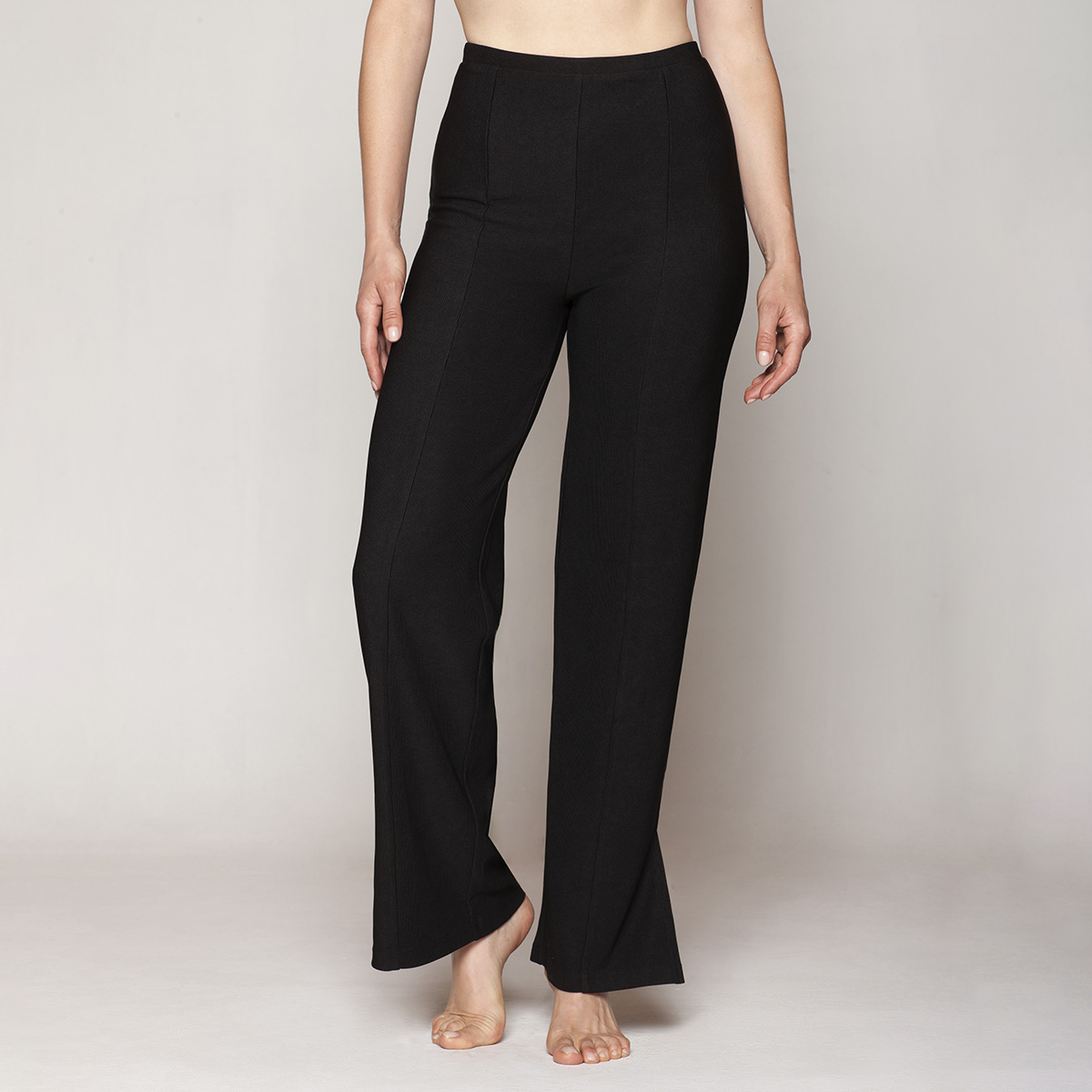 LEGGINGS ACANALADA EN COLOR NEGRO LASST - 1