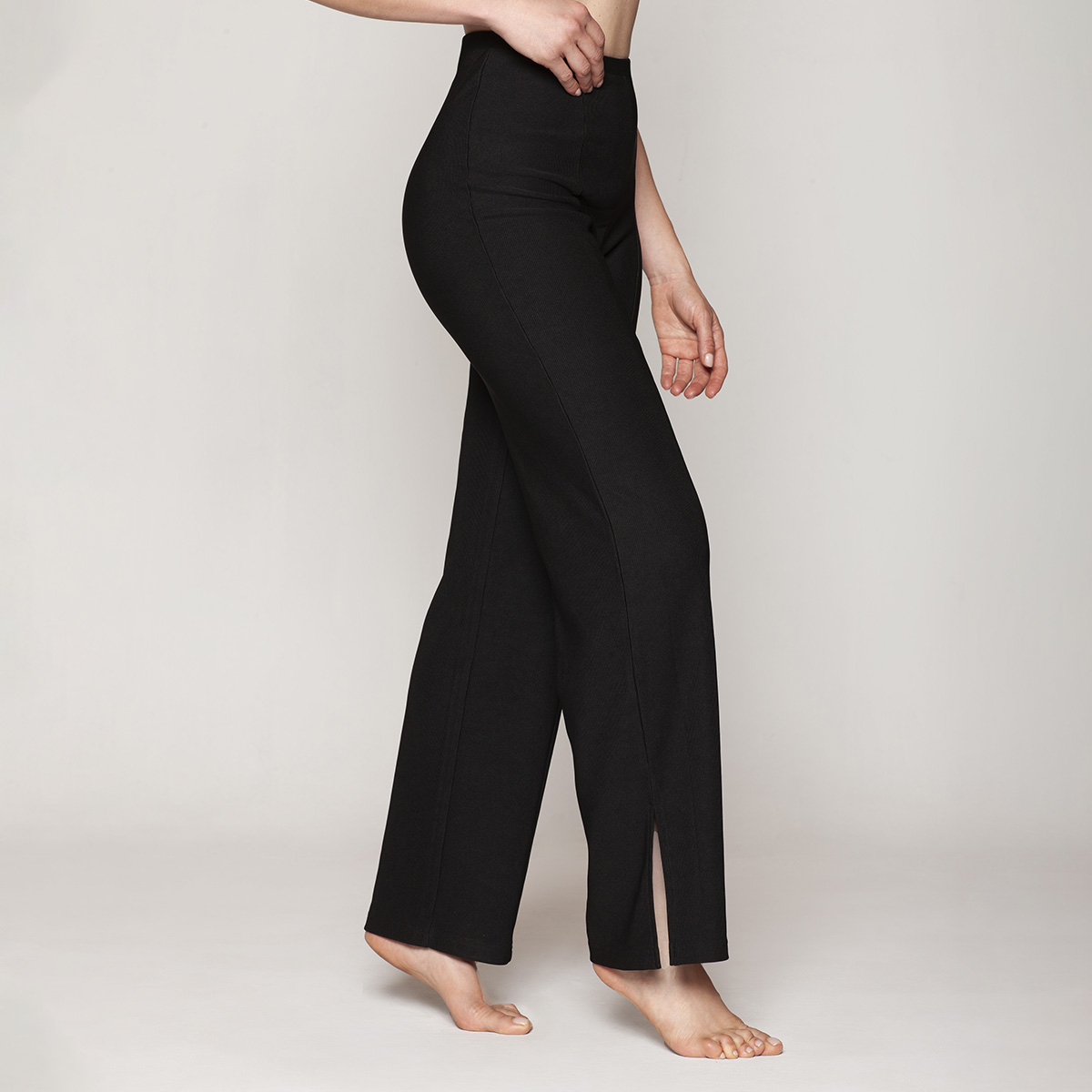 LEGGINGS ACANALADA EN COLOR NEGRO LASST - 2