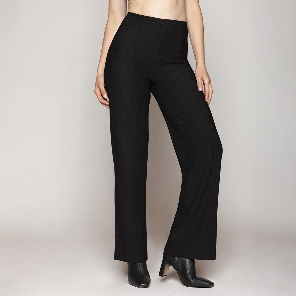 LEGGINGS ACANALADA EN COLOR NEGRO LASST - 4