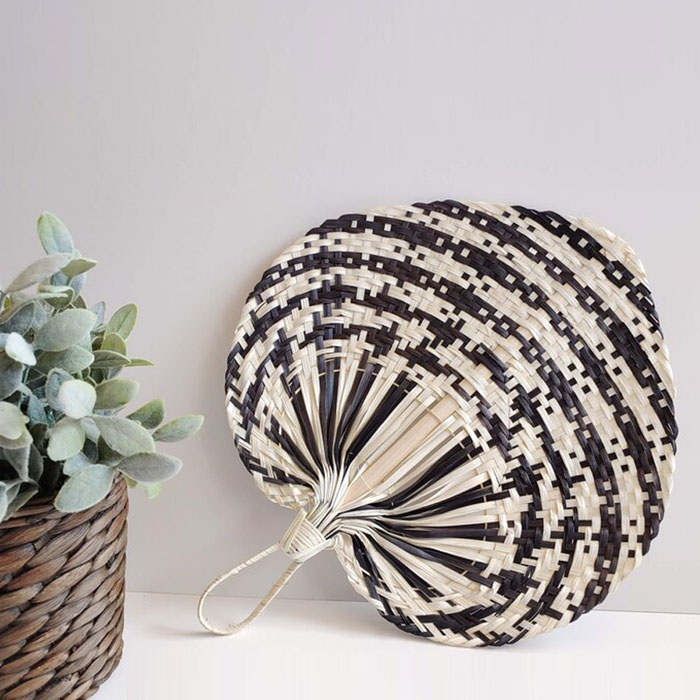 ABANICO DECORATIVO BLANCO Y NEGRO BRIC - 1