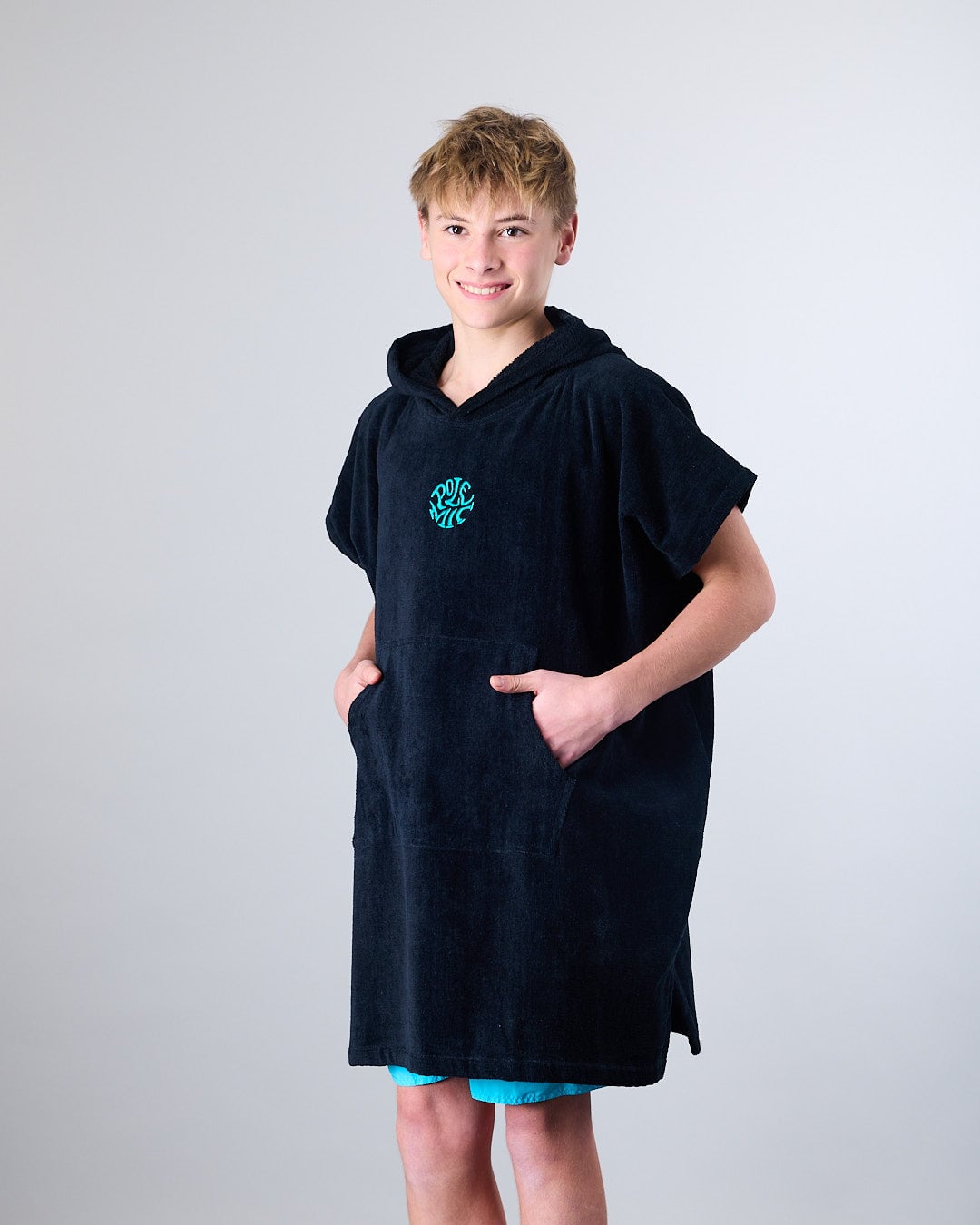 TOALLA PONCHO DE PLAYA NIÑO SURF NEGRO POLEMIC - 1