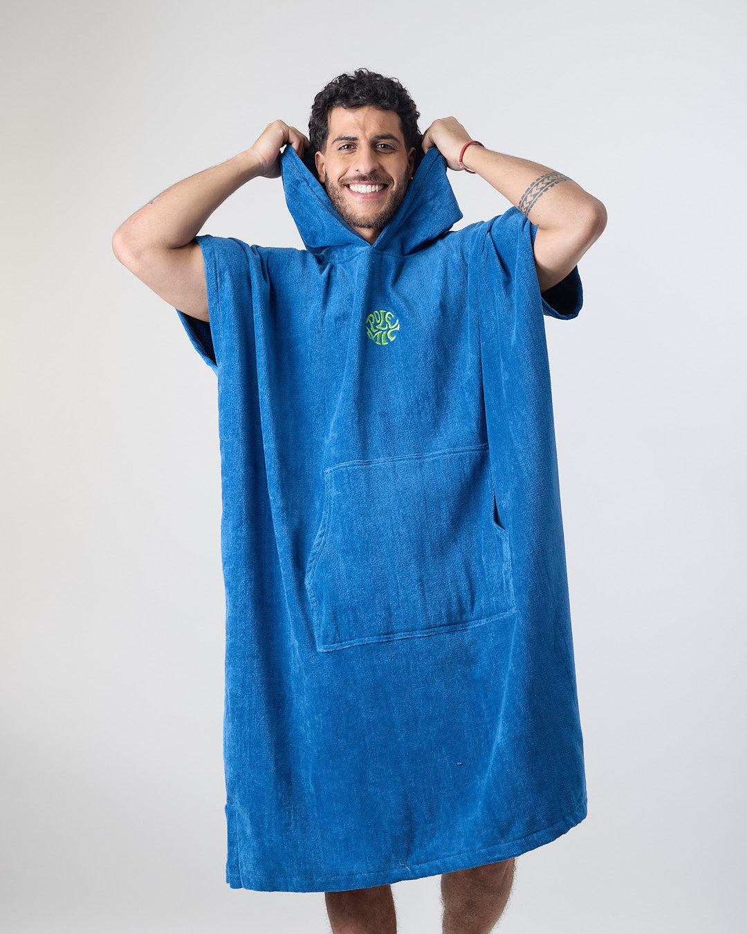 TOALLA PONCHO ADULTO DE PLAYA SURF AZUL POLEMIC - 2