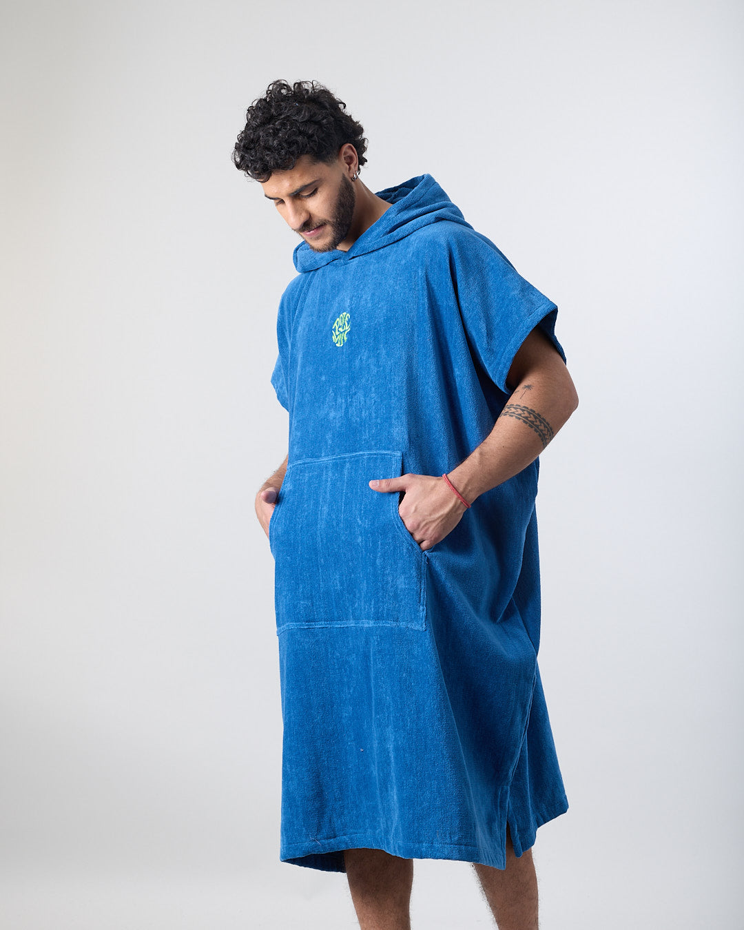 TOALLA PONCHO ADULTO DE PLAYA SURF AZUL POLEMIC - 4