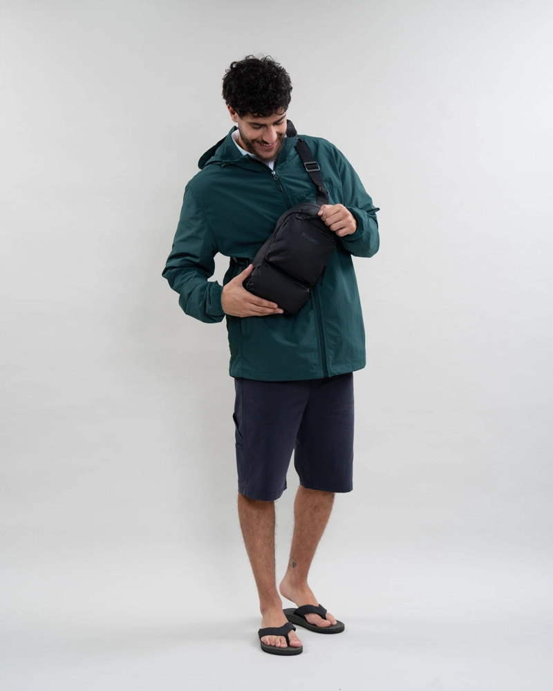 CORTAVIENTOS HOMBRE CON GORRO VERDE POLEMIC - 2