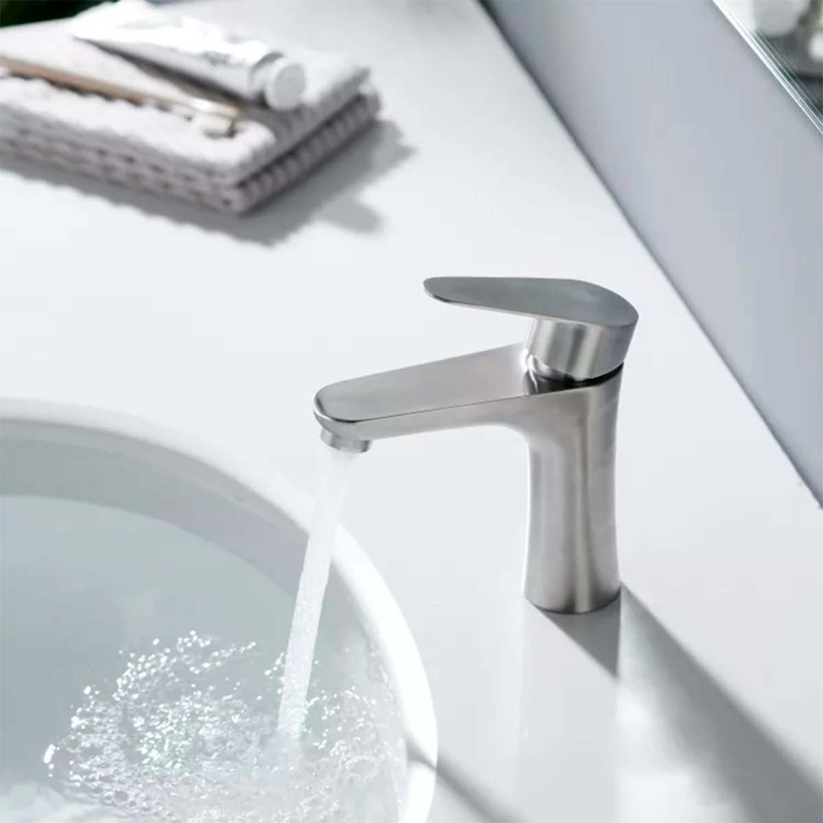 LLAVE GRIFERÍA LAVAMANOS SIMPLE BAÑO PLATEADO FRIO CALIENTE TAP 11 - 8