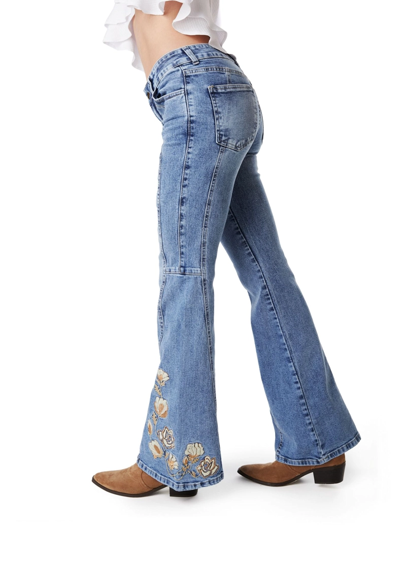 JEANS CURVI FLARE CORTES Y BORDADO AZUL EFESIS - 3