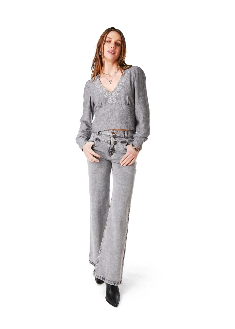 BLUSA KENIA REGULAR BORDADO ESCOTE GRIS EFESIS - 1