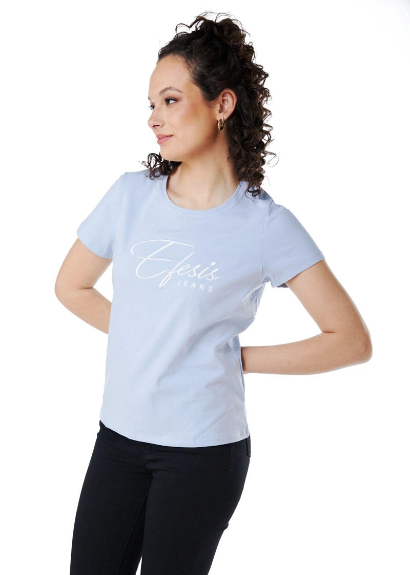 POLERA ANNIE REGULAR ESTAMPADO Y BORDADO CELESTE EFESIS - 2