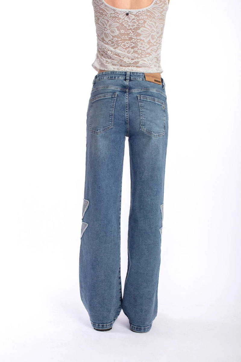 JEANS CHER WIDE PARCHE RAYOS REVEZ TELA AZUL EFESIS - 4