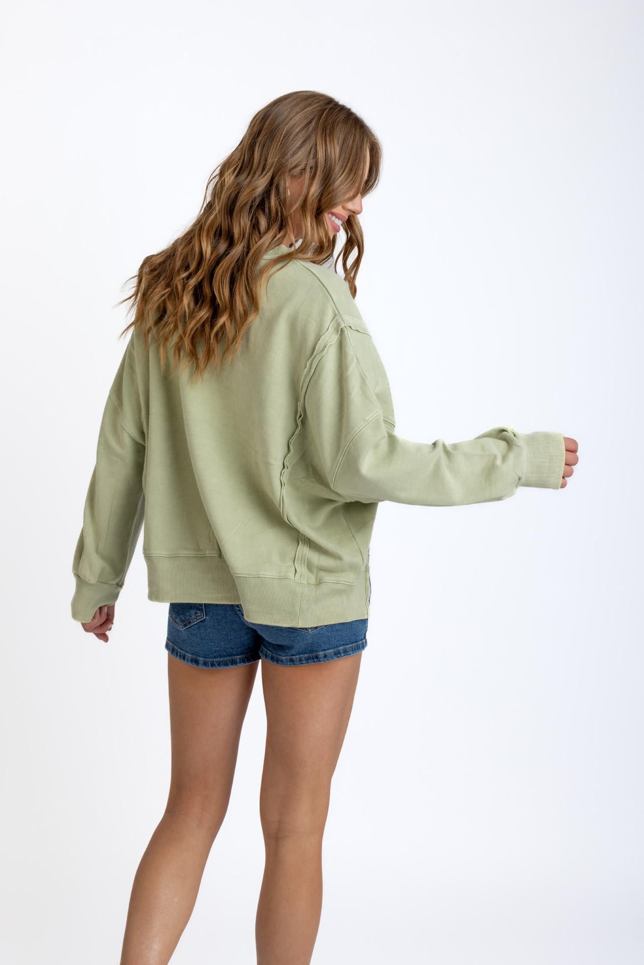 POLERON KIOTO OVERSIZE CORTES Y ESTAMPADO VERDDE EFESIS - 5