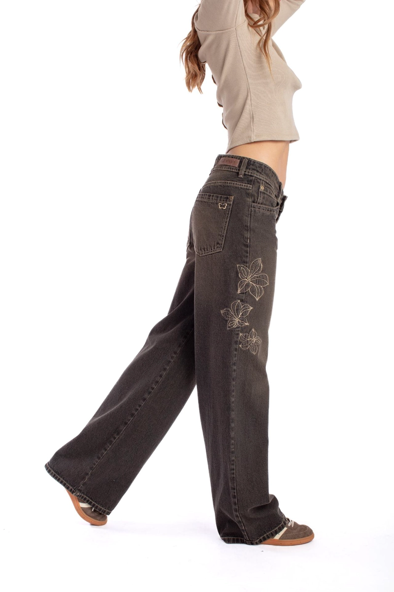 JEANS DIRTY WIDE TIRO BAJO BORDADO INFLADO NEGRO EFESIS - 4