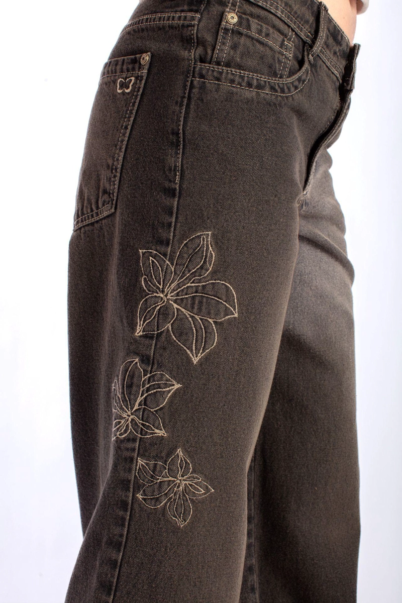 JEANS DIRTY WIDE TIRO BAJO BORDADO INFLADO NEGRO EFESIS - 6