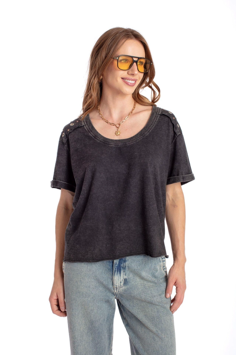 POLERA AMELI REGULAR GRAVILLADA OJETILLOS EN HOMBROS GRIS EFESIS - 2