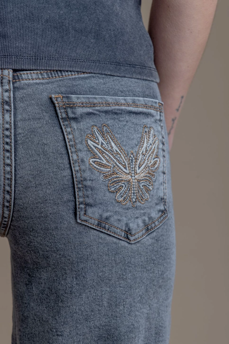 JEANS ANGEL GREY PALAZZO BORDADO ALAS GRIS EFESIS - 4